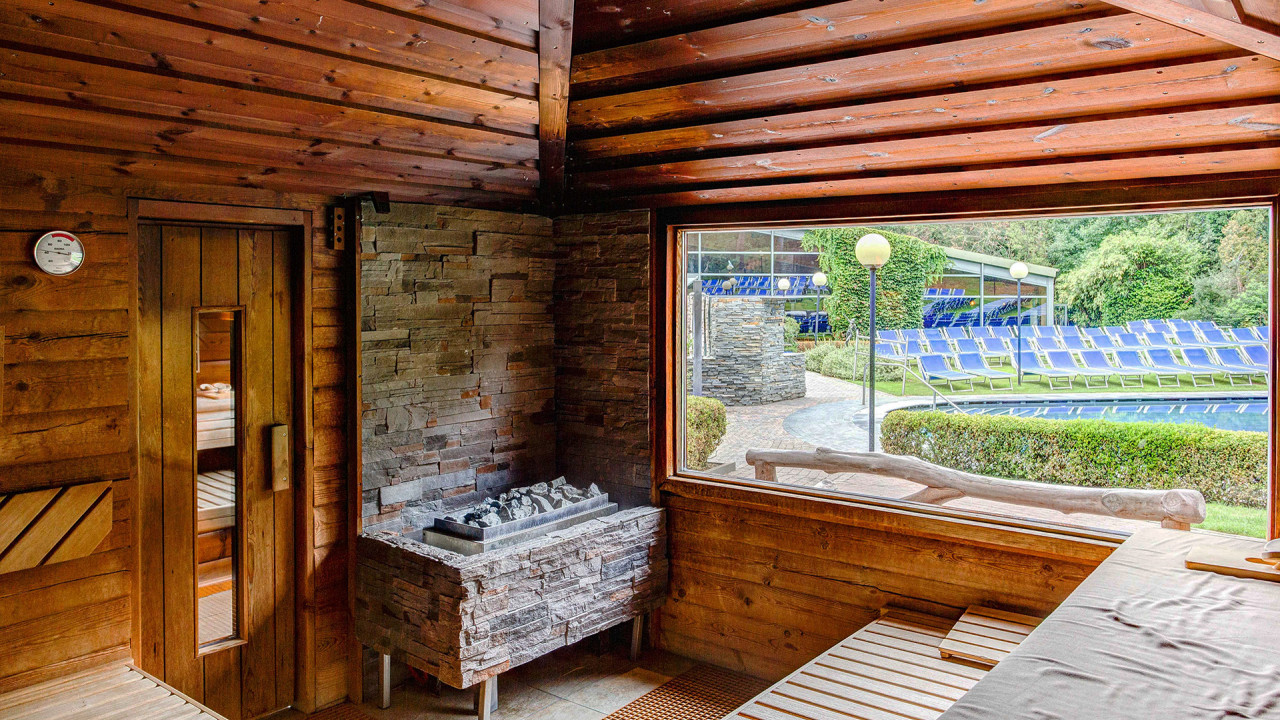 Sauna met uitzicht op de tuin
