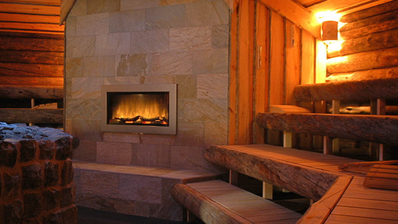 Kelo sauna bij SpaWell met sfeervolle open haard