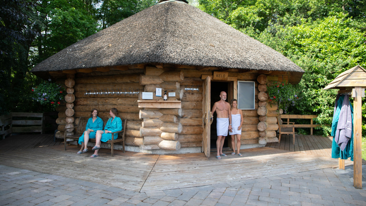 Kelo sauna met mensen